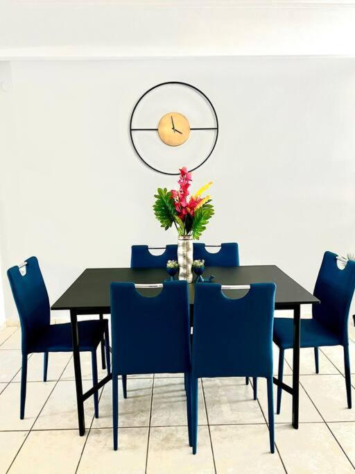 Modern Condo With Garage Near The Square And Beach Egio Exterior foto