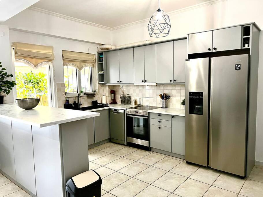 Modern Condo With Garage Near The Square And Beach Egio Exterior foto